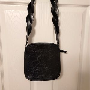 SMALL BLACK LEATHER SQUARE STRAP PURSE